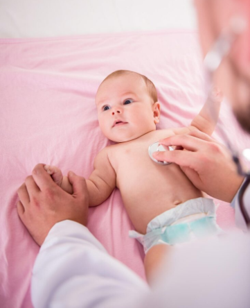 freepik  examen pédiatrique